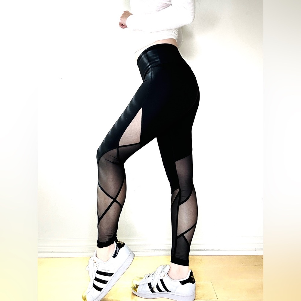 Victoria's Secret VSX Sport Knockout Tight, Mesh Black Legging, XS